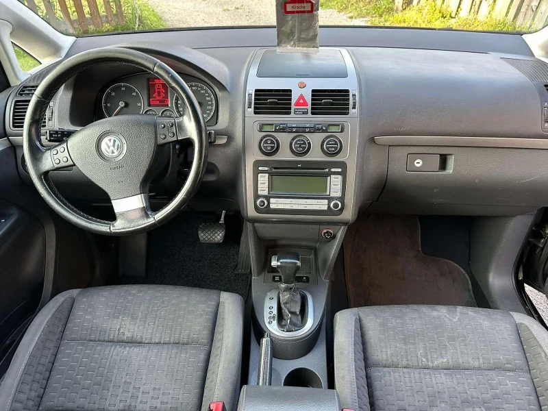 VW Touran 2.0TDI DSG 6+ 1, снимка 13 - Автомобили и джипове - 51794412