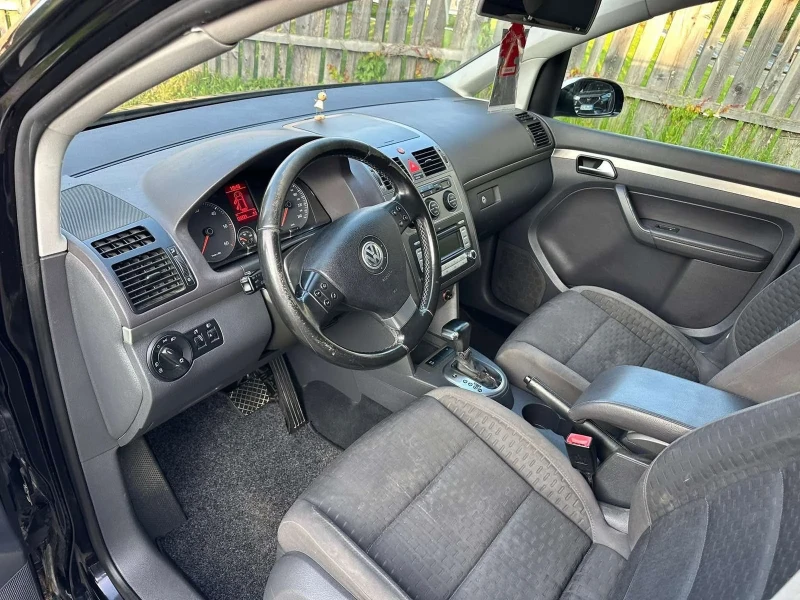 VW Touran 2.0TDI DSG 6+ 1, снимка 7 - Автомобили и джипове - 51794412