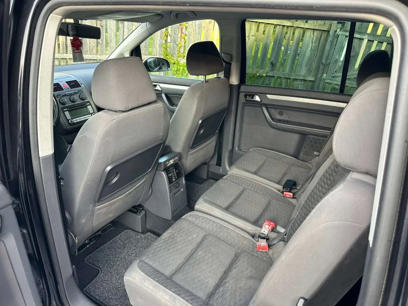 VW Touran 2.0TDI DSG 6+ 1, снимка 8 - Автомобили и джипове - 51794412