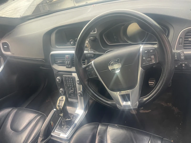 Volvo V40 1.6 дизел, снимка 6 - Автомобили и джипове - 51459049