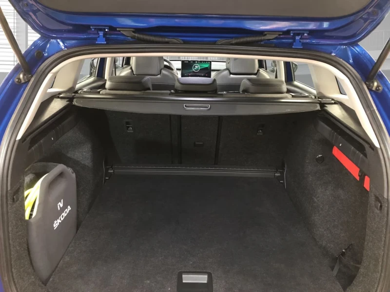 Skoda Enyaq 60/179HP/NAVI/MATRIX/CAM/ACC/CPLAY/DIGI/AMBI/246g, снимка 15 - Автомобили и джипове - 51568374