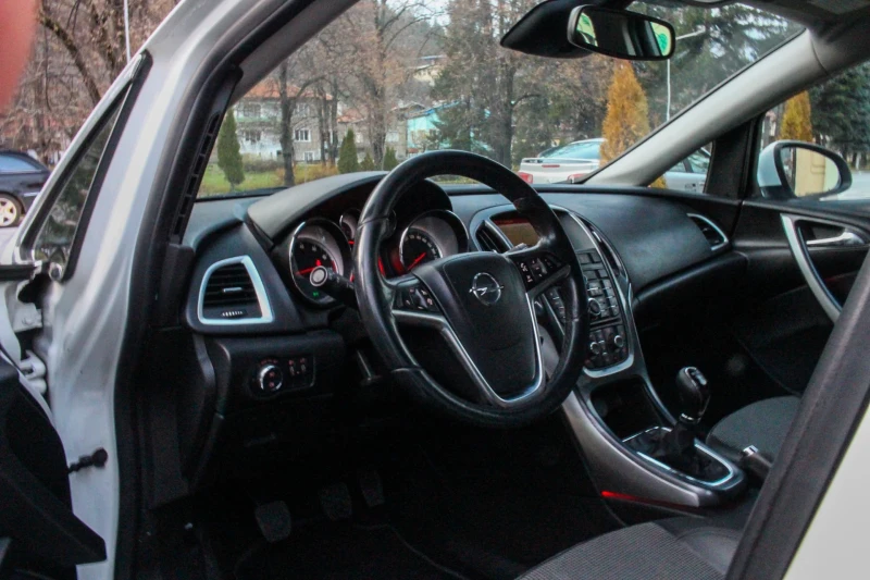 Opel Astra 1.4 T LPG, снимка 10 - Автомобили и джипове - 52356468