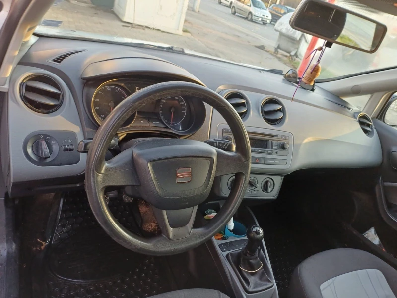 Seat Ibiza 1.4, снимка 6 - Автомобили и джипове - 52737319