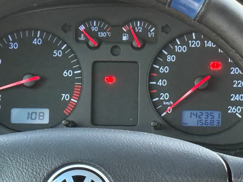 VW Golf 1.6 speshal , снимка 8 - Автомобили и джипове - 53013985