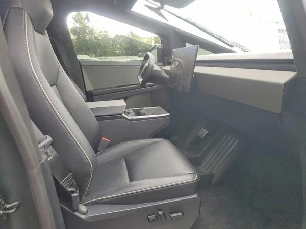 Tesla Cybertruck, снимка 7 - Автомобили и джипове - 56115274