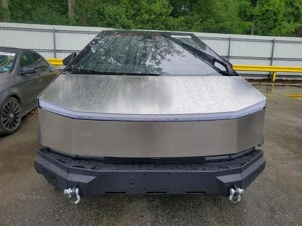 Tesla Cybertruck, снимка 6 - Автомобили и джипове - 56115274