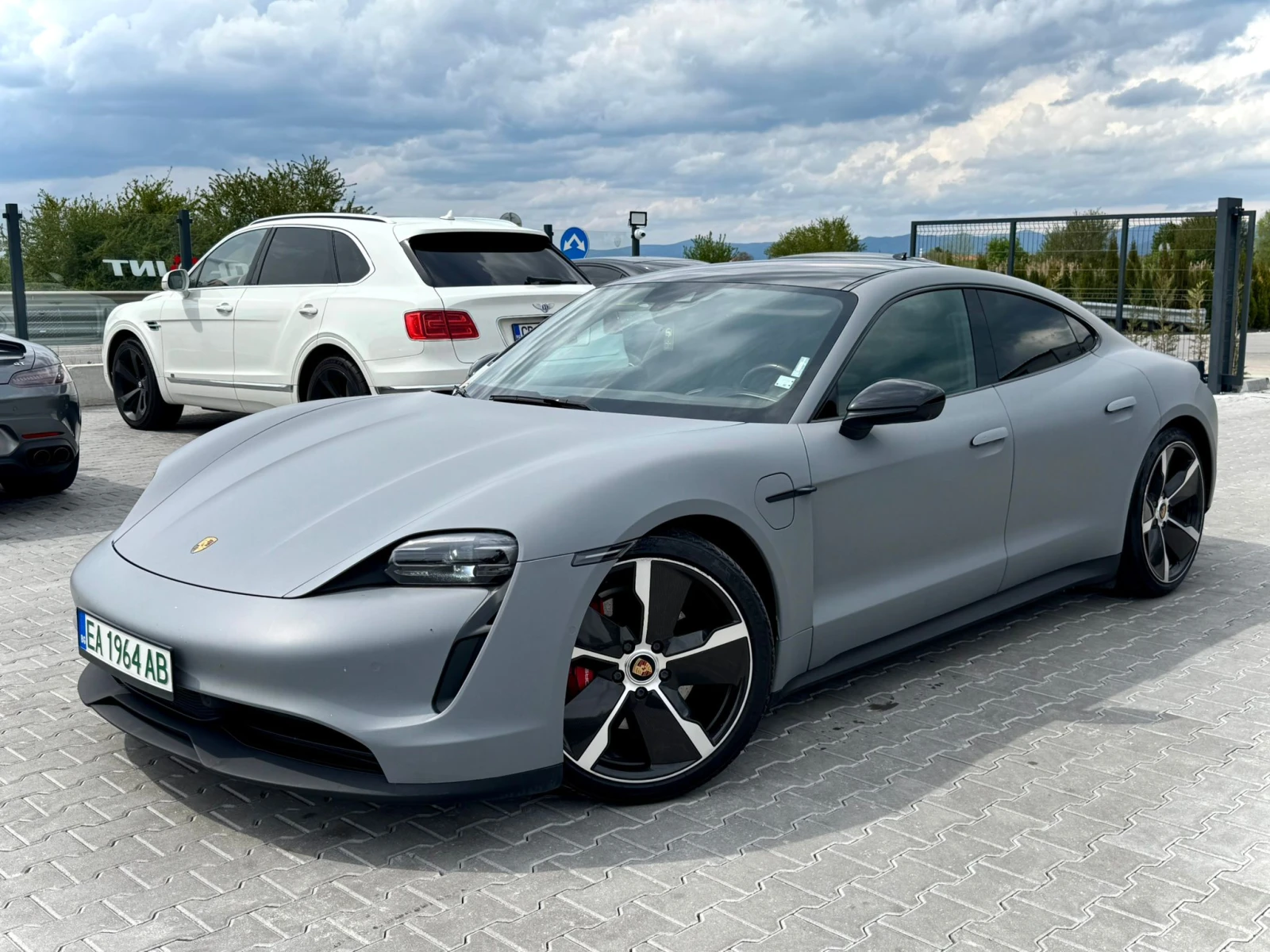 Porsche Taycan 4S* Готов Лизинг* , снимка 3 - Автомобили и джипове - 54383554