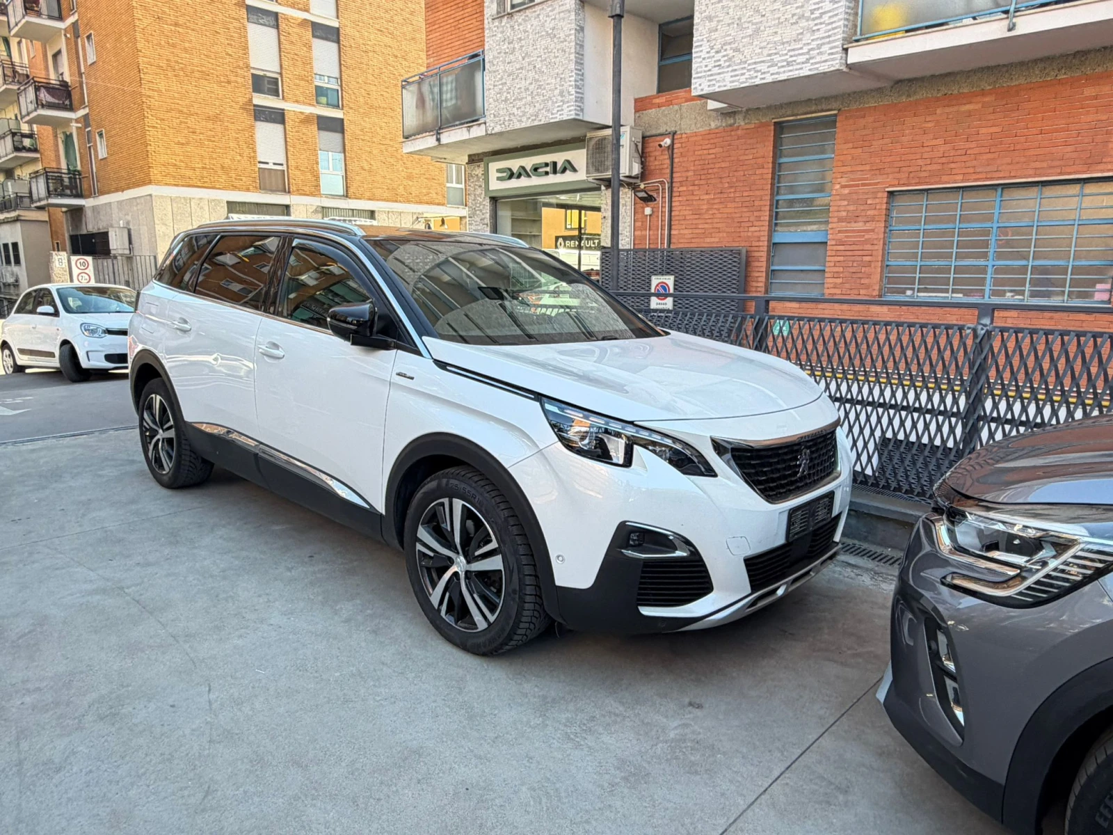 Peugeot 5008 1.5HDI 7места / GTLINE / Bi-TONE/ FULL LED, снимка 17 - Автомобили и джипове - 55012121
