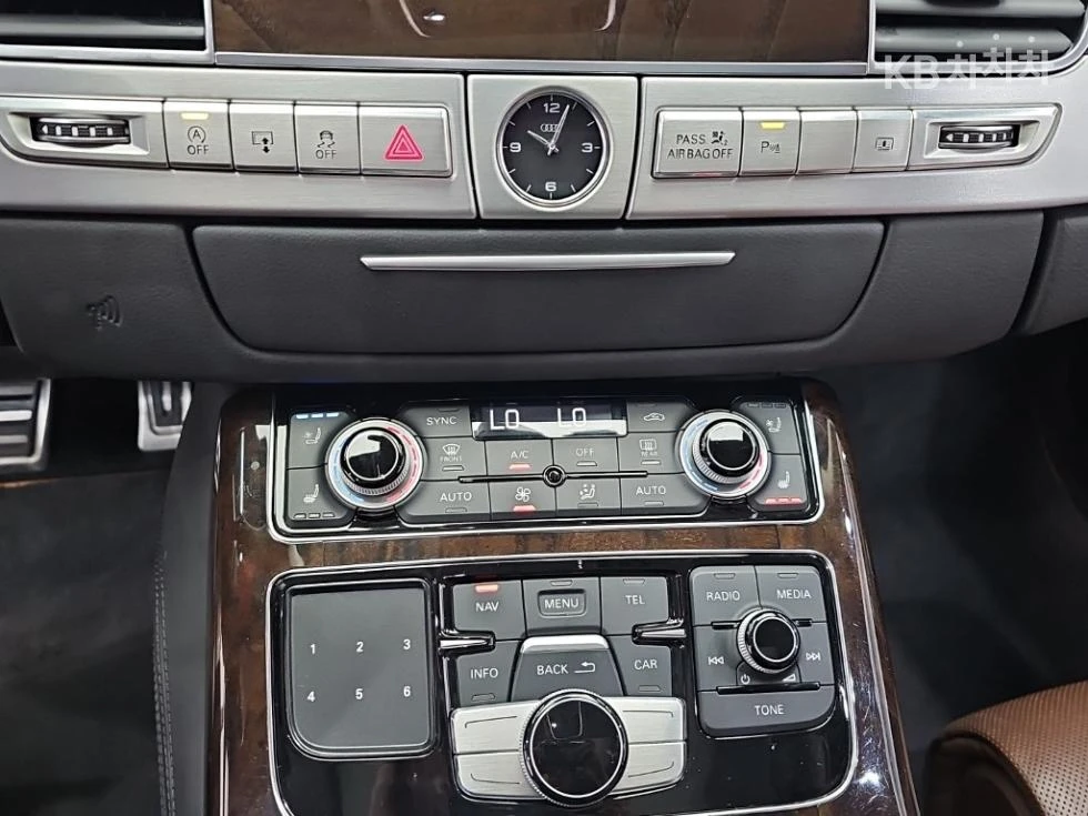 Audi A8 60 TFSI LWB * FIRST CLASS* EKPAHИ FULL, снимка 10 - Автомобили и джипове - 55778049