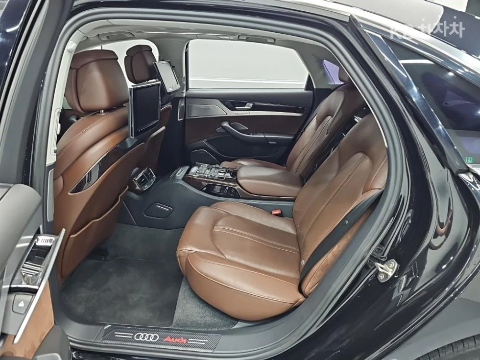 Audi A8 60 TFSI LWB * FIRST CLASS* EKPAHИ FULL, снимка 7 - Автомобили и джипове - 55778049