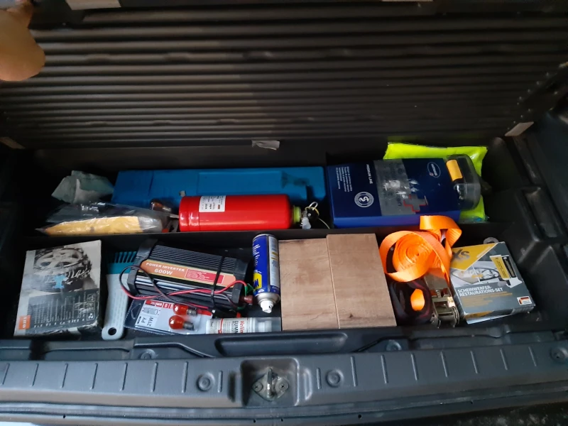 Suzuki Ignis, снимка 8 - Автомобили и джипове - 52547435