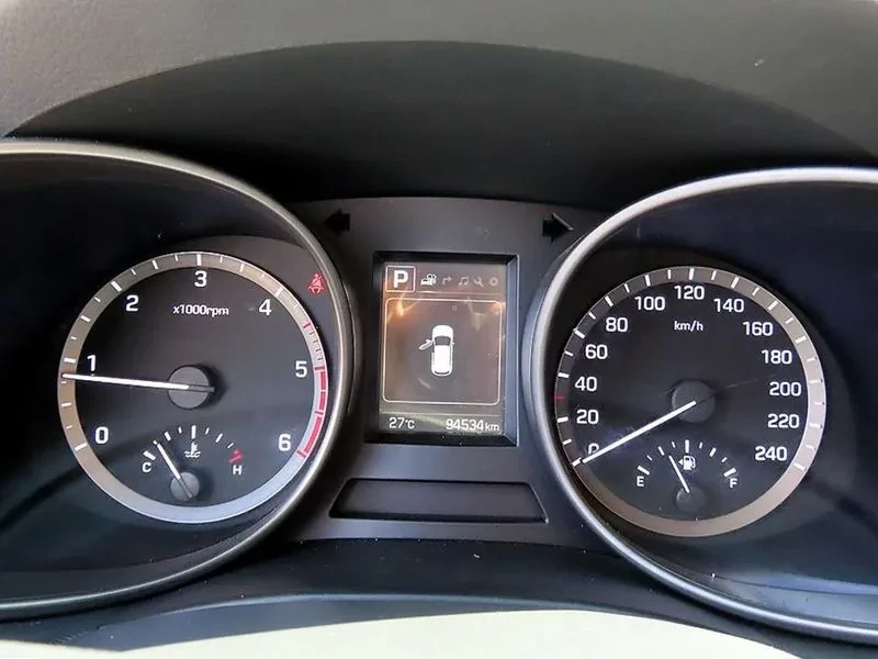 Hyundai Santa fe Diesel 2.0 2Wd Premium, снимка 8 - Автомобили и джипове - 56304091