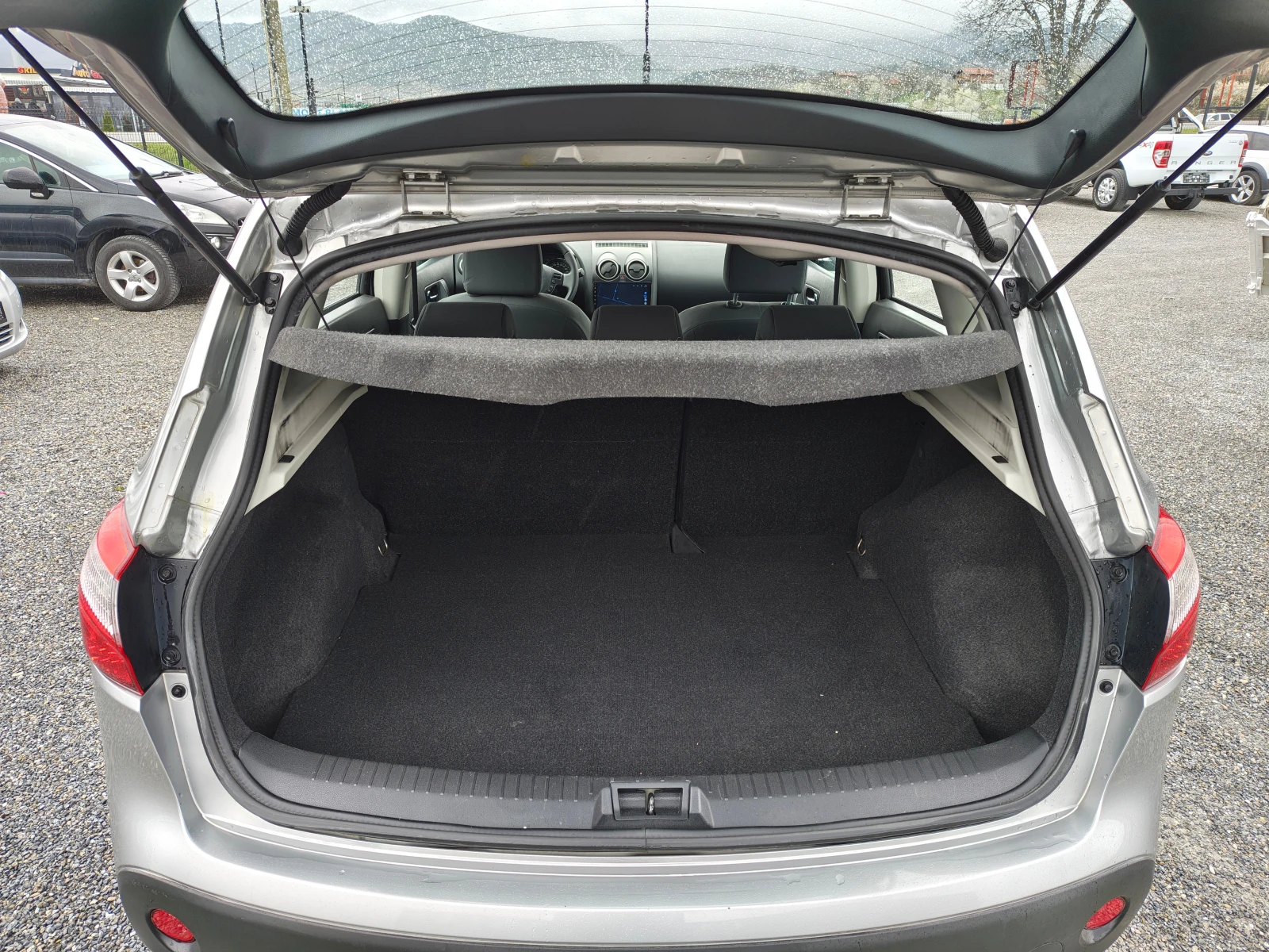 Nissan Qashqai 1.5 DCI, снимка 9 - Автомобили и джипове - 54007045