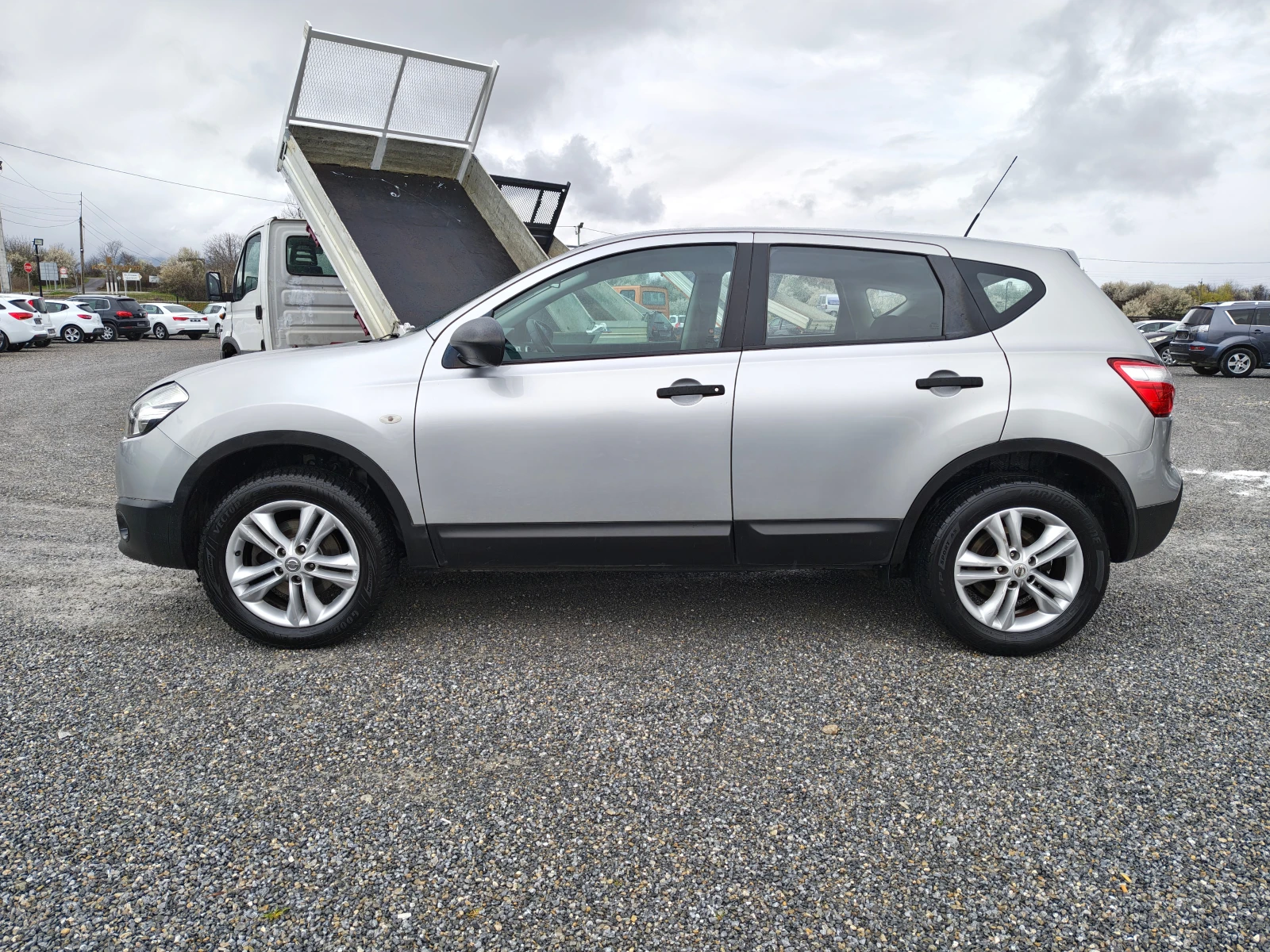 Nissan Qashqai 1.5 DCI, снимка 7 - Автомобили и джипове - 54007045