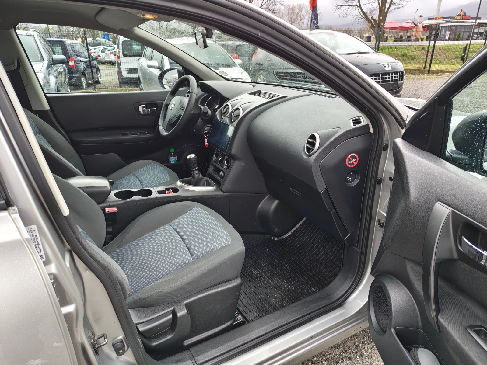 Nissan Qashqai 1.5 DCI, снимка 12 - Автомобили и джипове - 54007045