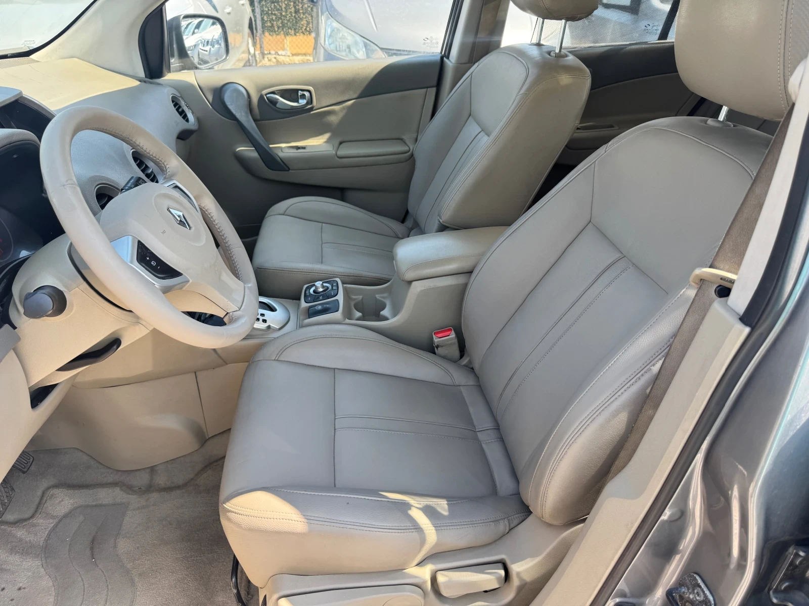Renault Koleos ПАНОРАМА* КОЖА* NAVI* 2.0dci 4x4 150hp* ЛИЗИНГ, снимка 3 - Автомобили и джипове - 55570574