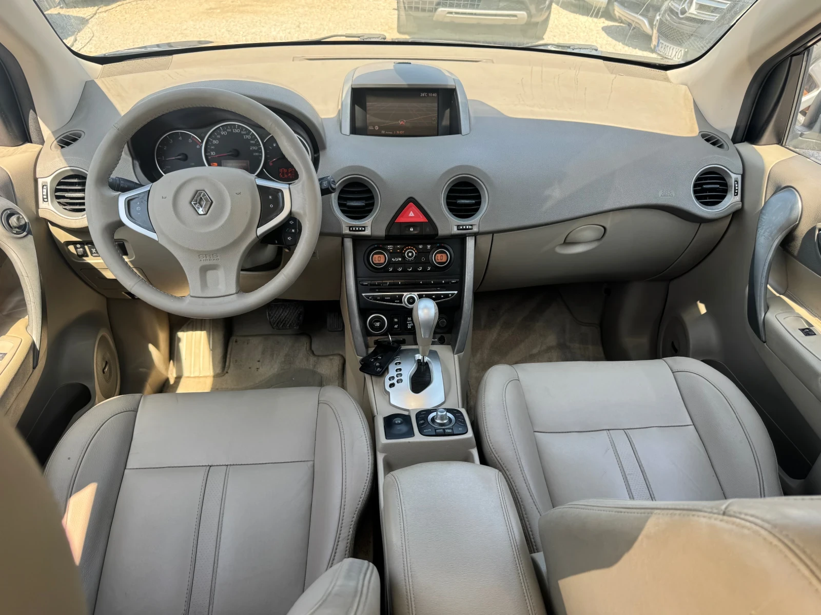 Renault Koleos ПАНОРАМА* КОЖА* NAVI* 2.0dci 4x4 150hp* ЛИЗИНГ, снимка 6 - Автомобили и джипове - 55570574