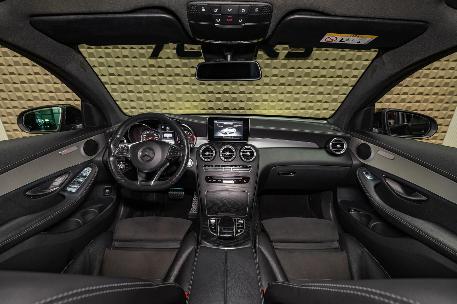 Mercedes-Benz GLC 250 COUPE| AMG LINE| LED High Perf | Гаранция, снимка 9 - Автомобили и джипове - 55643580