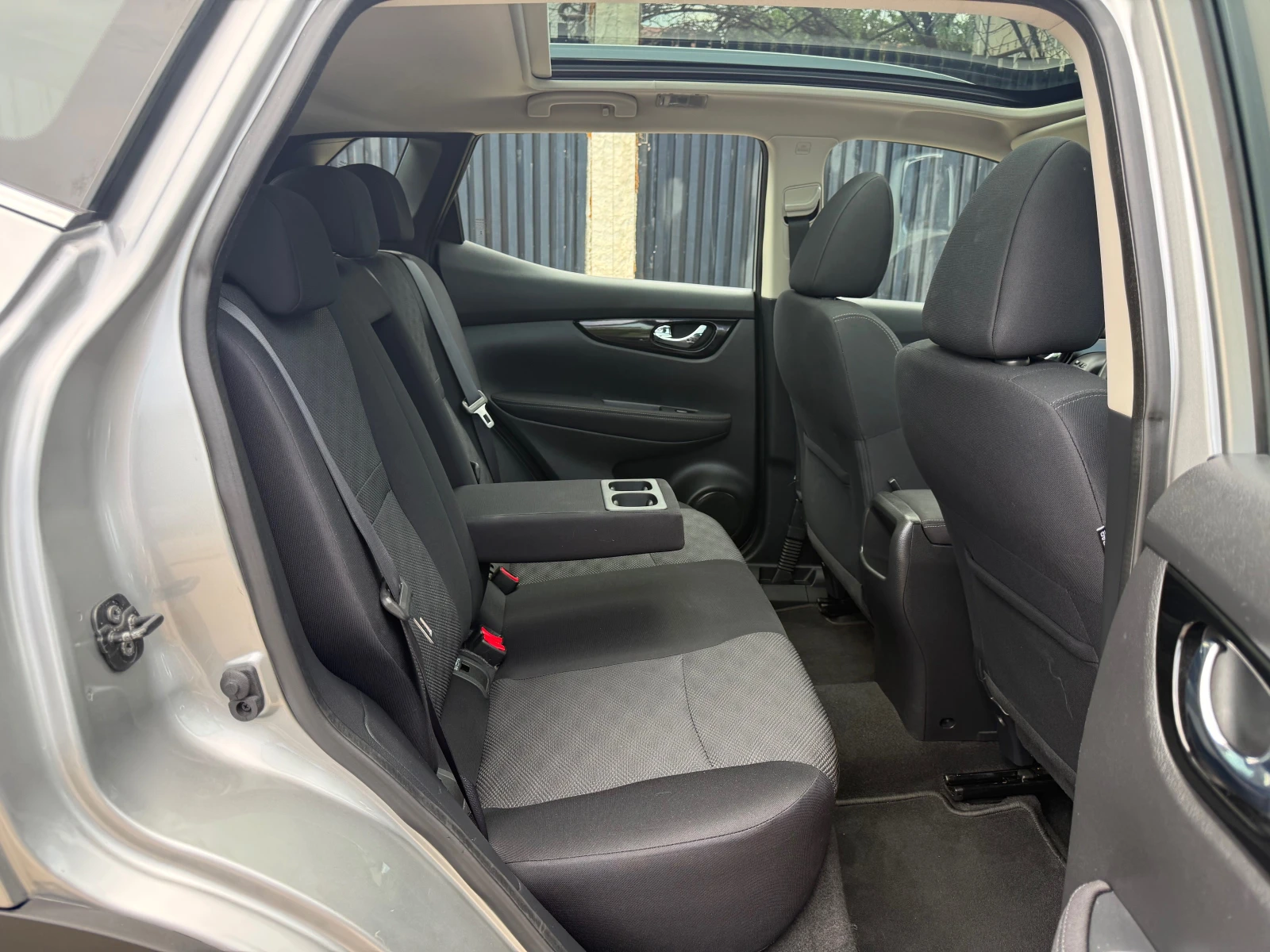 Nissan Qashqai PANORAMA-KAMERA-PARKTRONIK, снимка 10 - Автомобили и джипове - 55808593