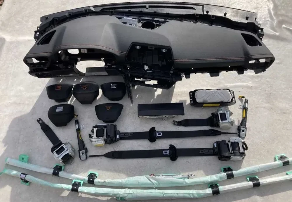 Арматурно табло колани аирбеги щори airbag Cupra Leon Formentor