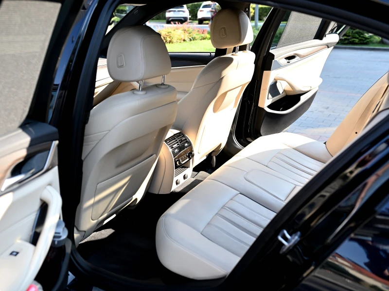 BMW 540 I XDrive M-Pack , снимка 12 - Автомобили и джипове - 49824907