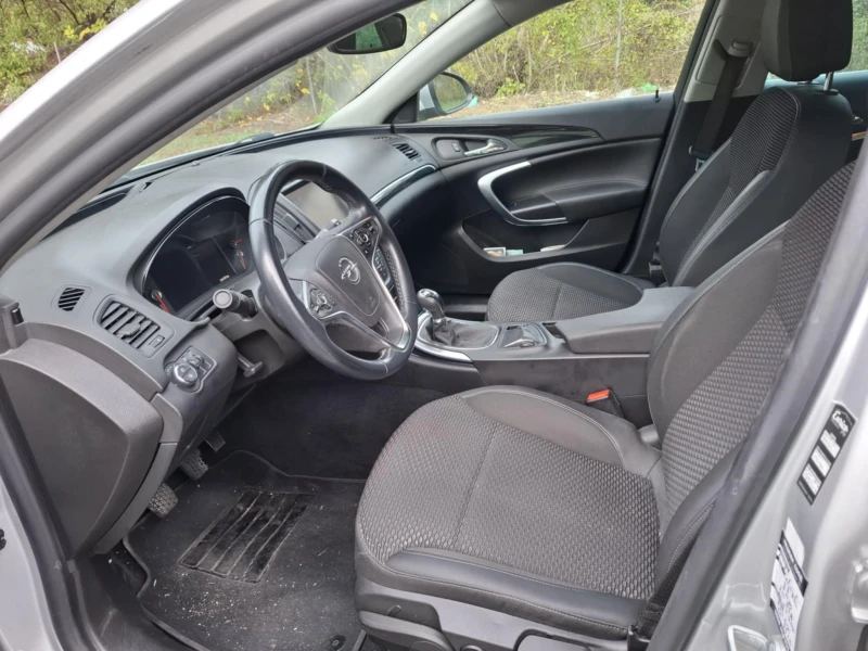 Opel Insignia SPORTS TOURER, снимка 9 - Автомобили и джипове - 52391390