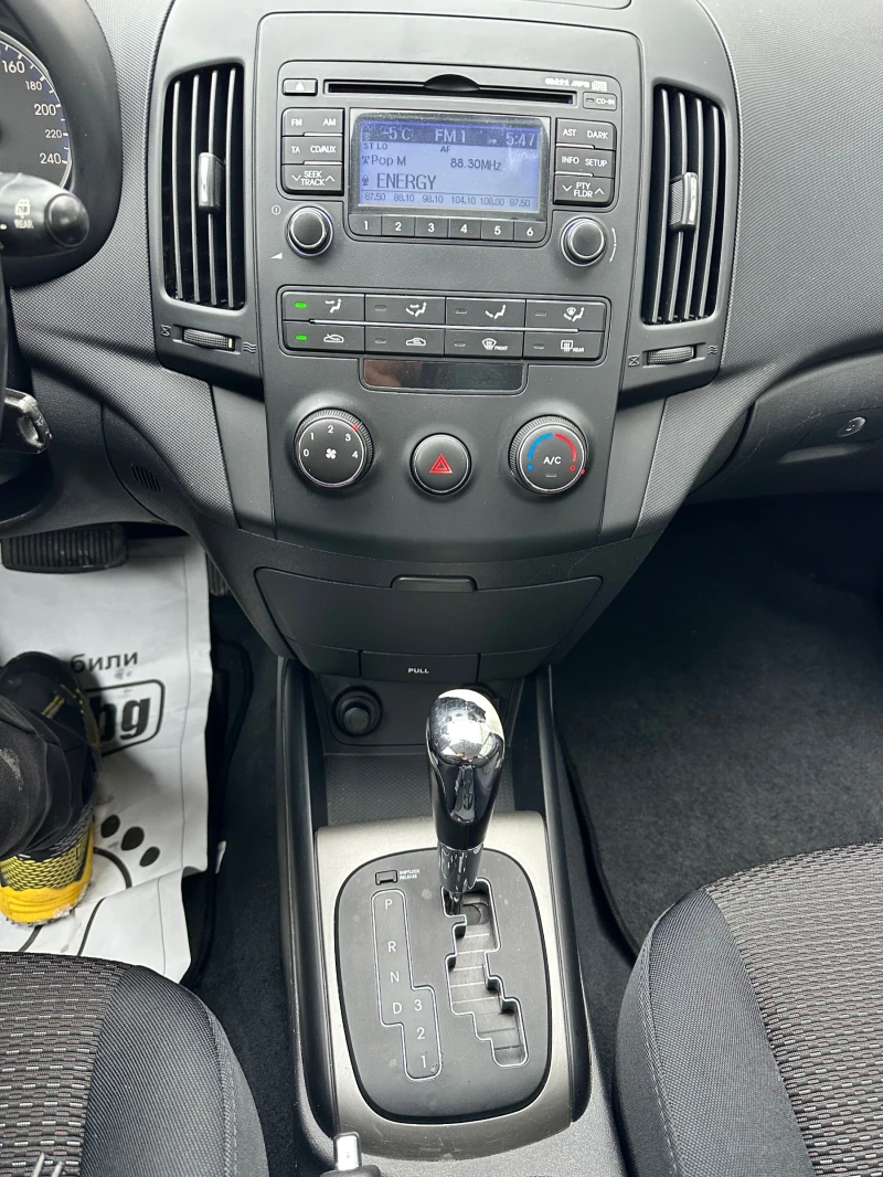 Hyundai I30 1.6 CRDI, снимка 15 - Автомобили и джипове - 53155136