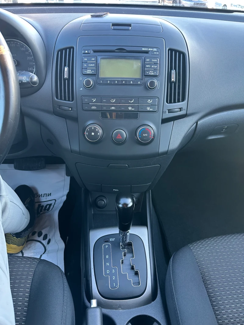 Hyundai I30 1.6 CRDI, снимка 15 - Автомобили и джипове - 53155136