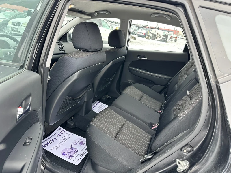 Hyundai I30 1.6 CRDI, снимка 11 - Автомобили и джипове - 53155136