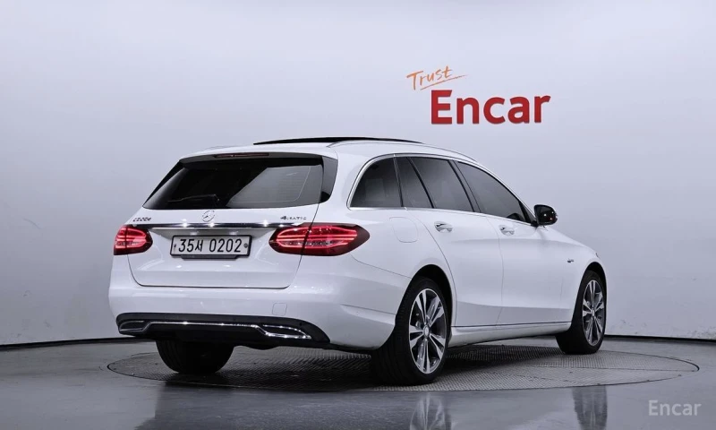 Mercedes-Benz C 220, снимка 2 - Автомобили и джипове - 53192024