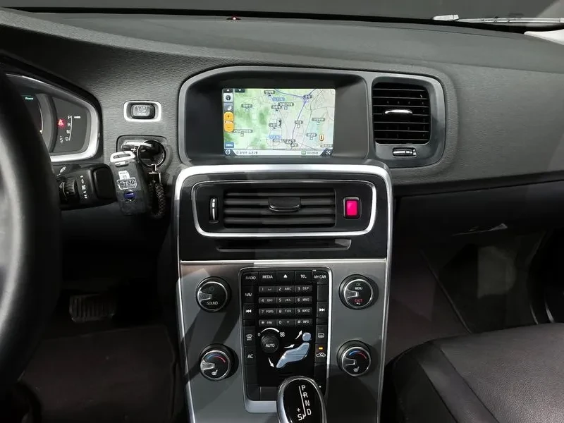 Volvo S60, снимка 14 - Автомобили и джипове - 54326561