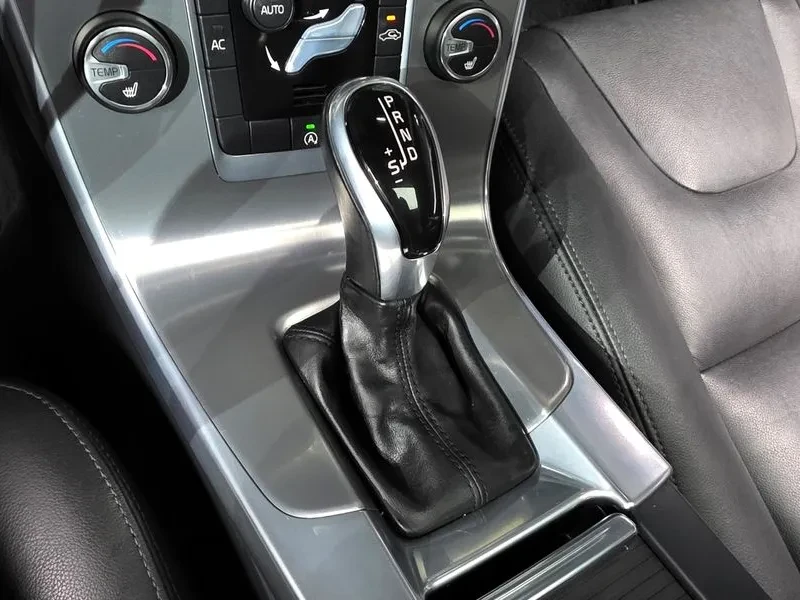 Volvo S60, снимка 9 - Автомобили и джипове - 54326561