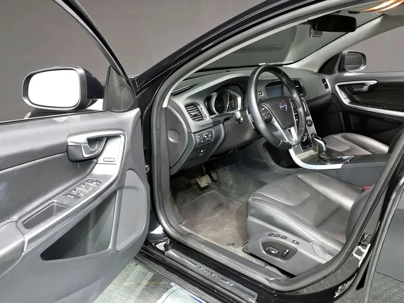 Volvo S60, снимка 10 - Автомобили и джипове - 54326561