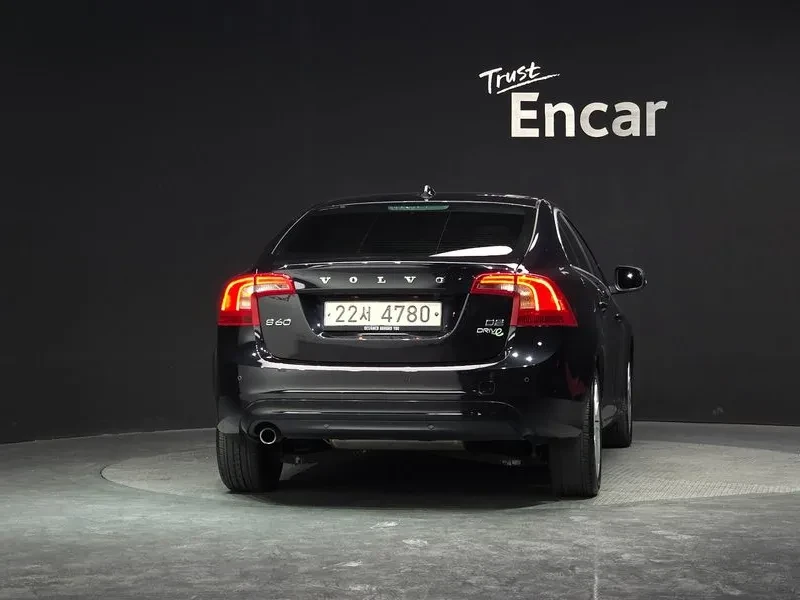 Volvo S60, снимка 4 - Автомобили и джипове - 54326561