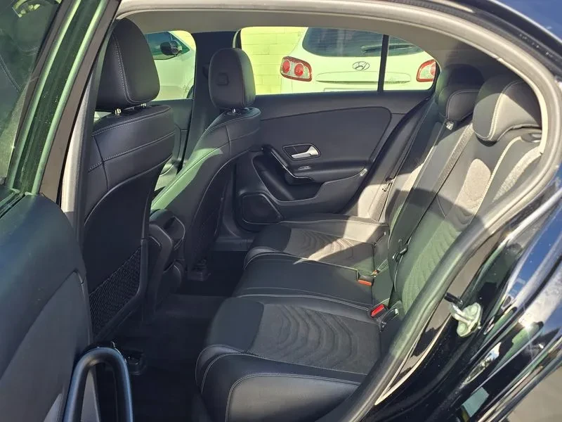 Mercedes-Benz A 220 Hatchback, снимка 7 - Автомобили и джипове - 56294783