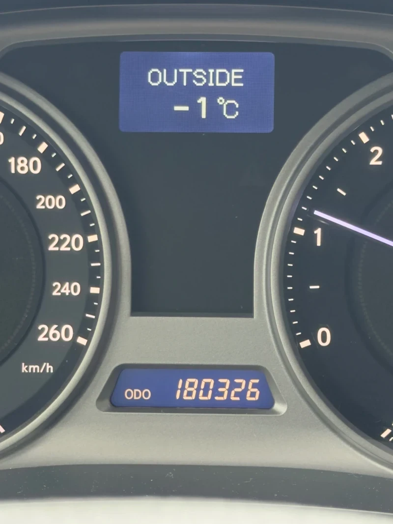 Lexus IS 220d Дизел, снимка 5 - Автомобили и джипове - 56448284