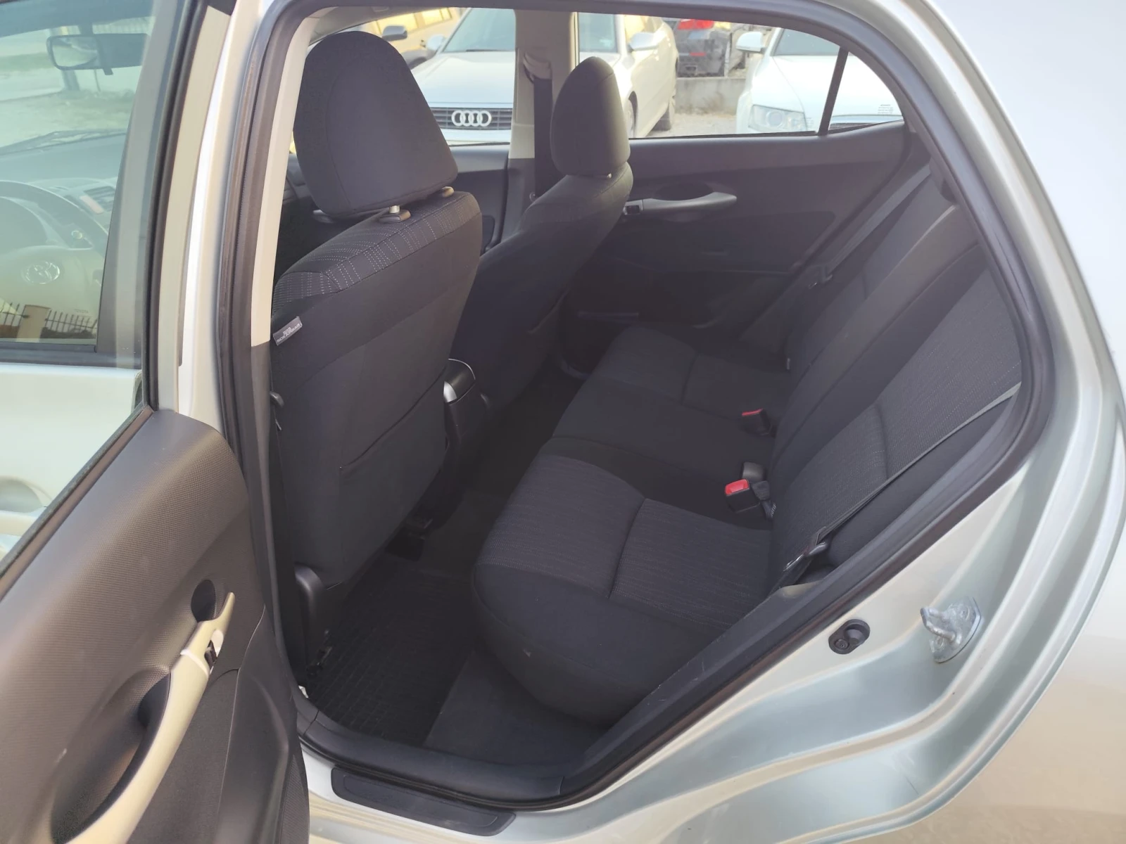 Toyota Auris 1.4   | Mobile.bg   14