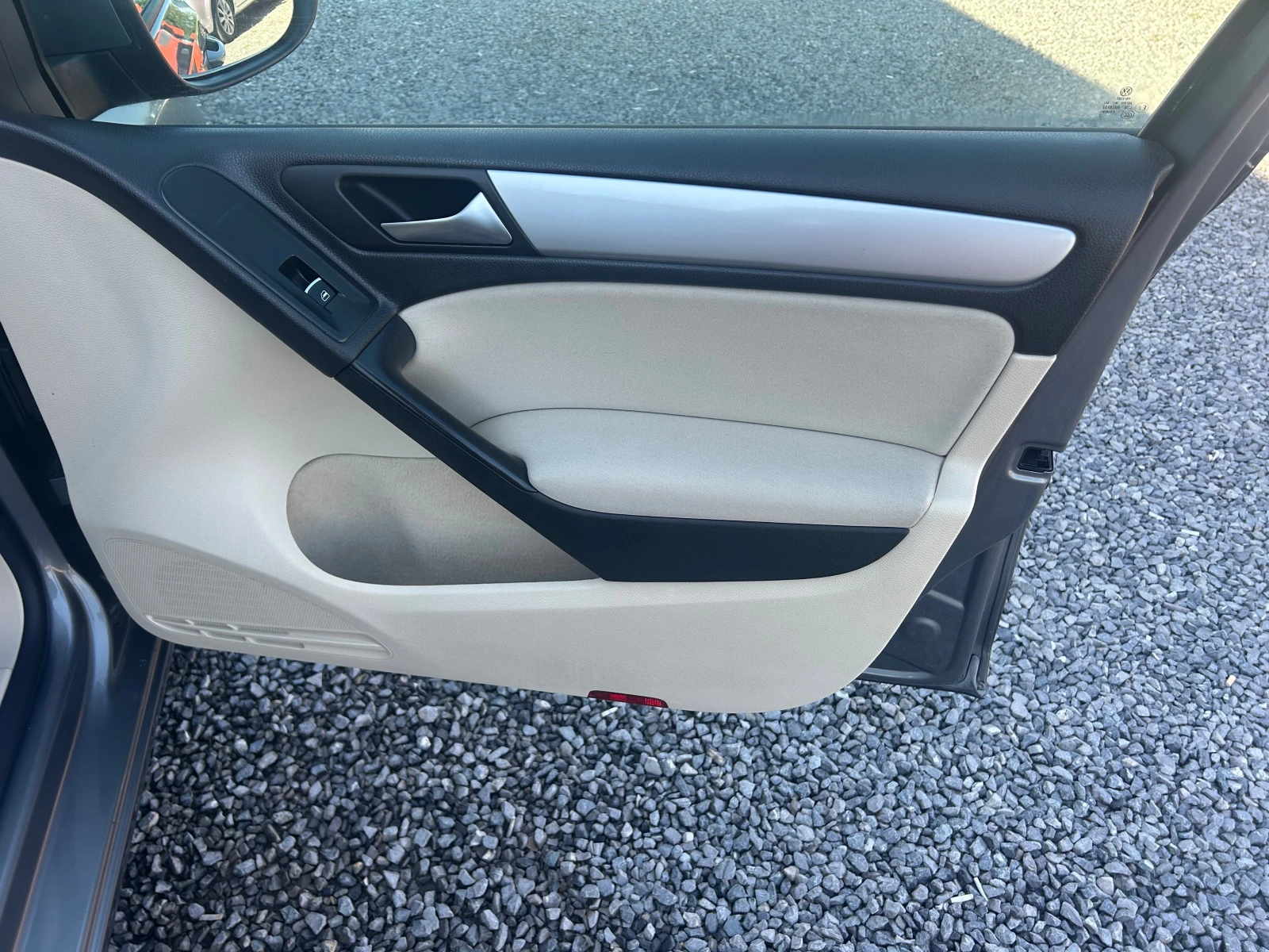 VW Golf 1.6 TDI 105 k.c. | Mobile.bg — изображение 14
