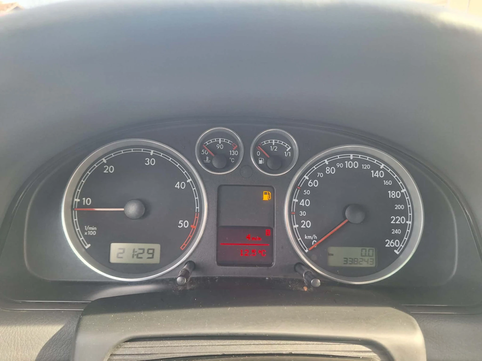 VW Passat 2.0TDI, снимка 10 - Автомобили и джипове - 53816354