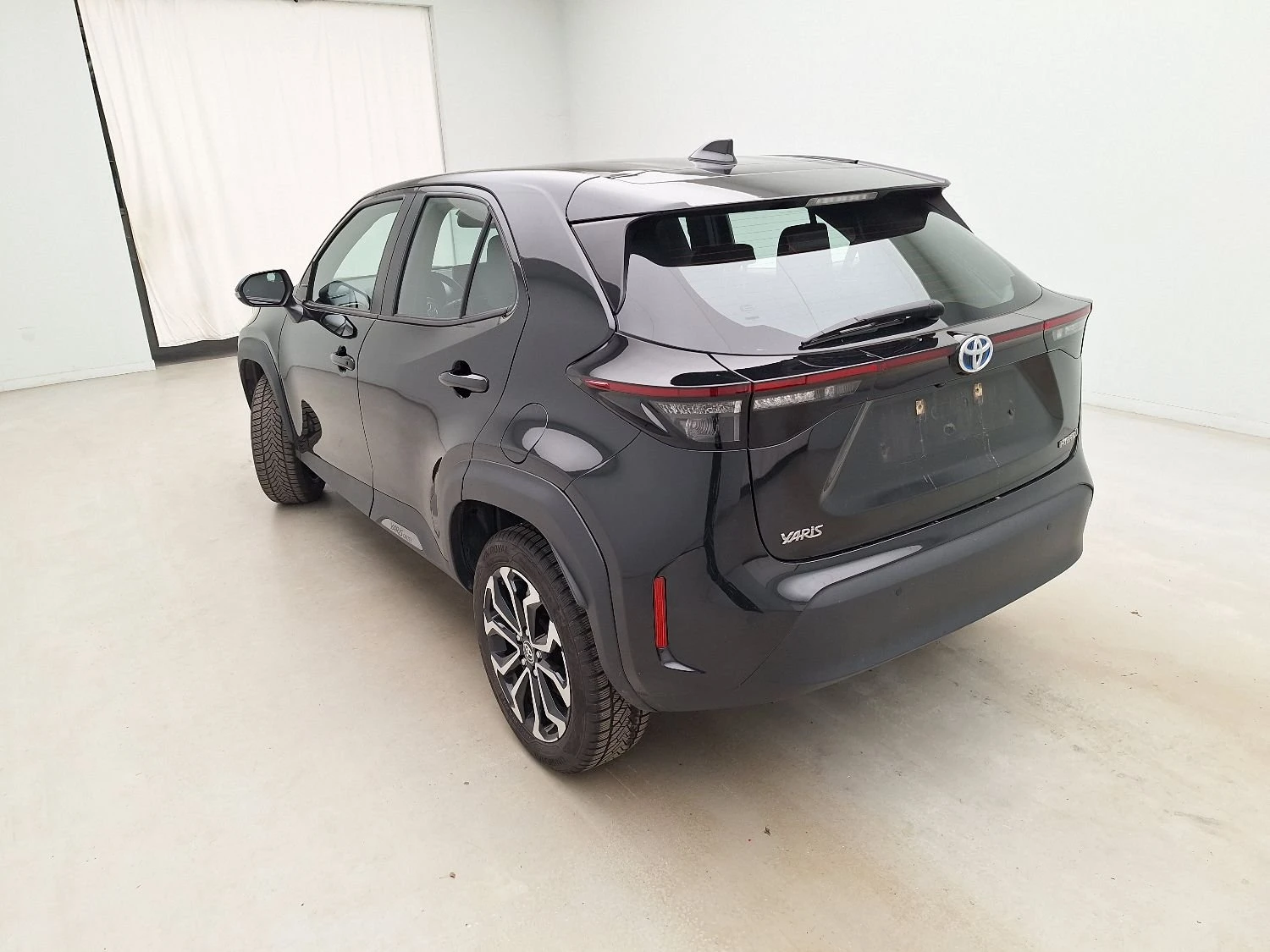 Toyota Yaris Cross 1.5 Dynamic Hybrid, снимка 4 - Автомобили и джипове - 53993590