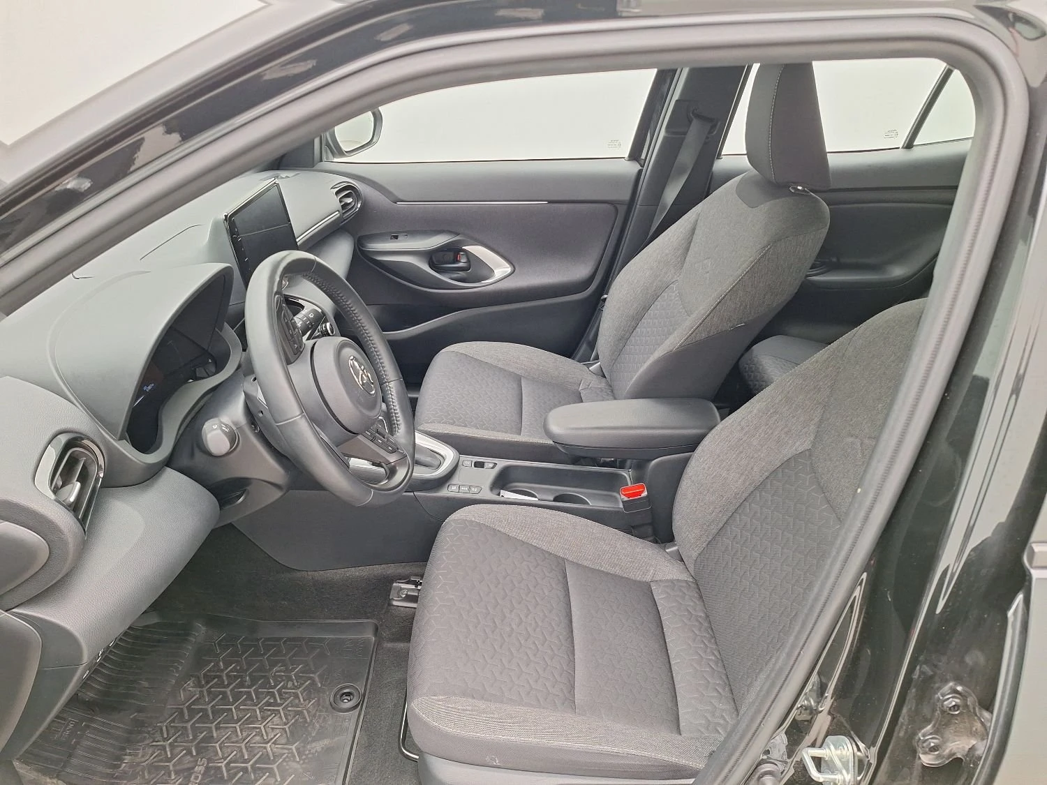 Toyota Yaris Cross 1.5 Dynamic Hybrid, снимка 7 - Автомобили и джипове - 53993590