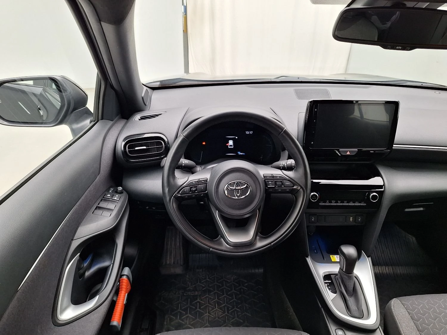 Toyota Yaris Cross 1.5 Dynamic Hybrid, снимка 6 - Автомобили и джипове - 53993590