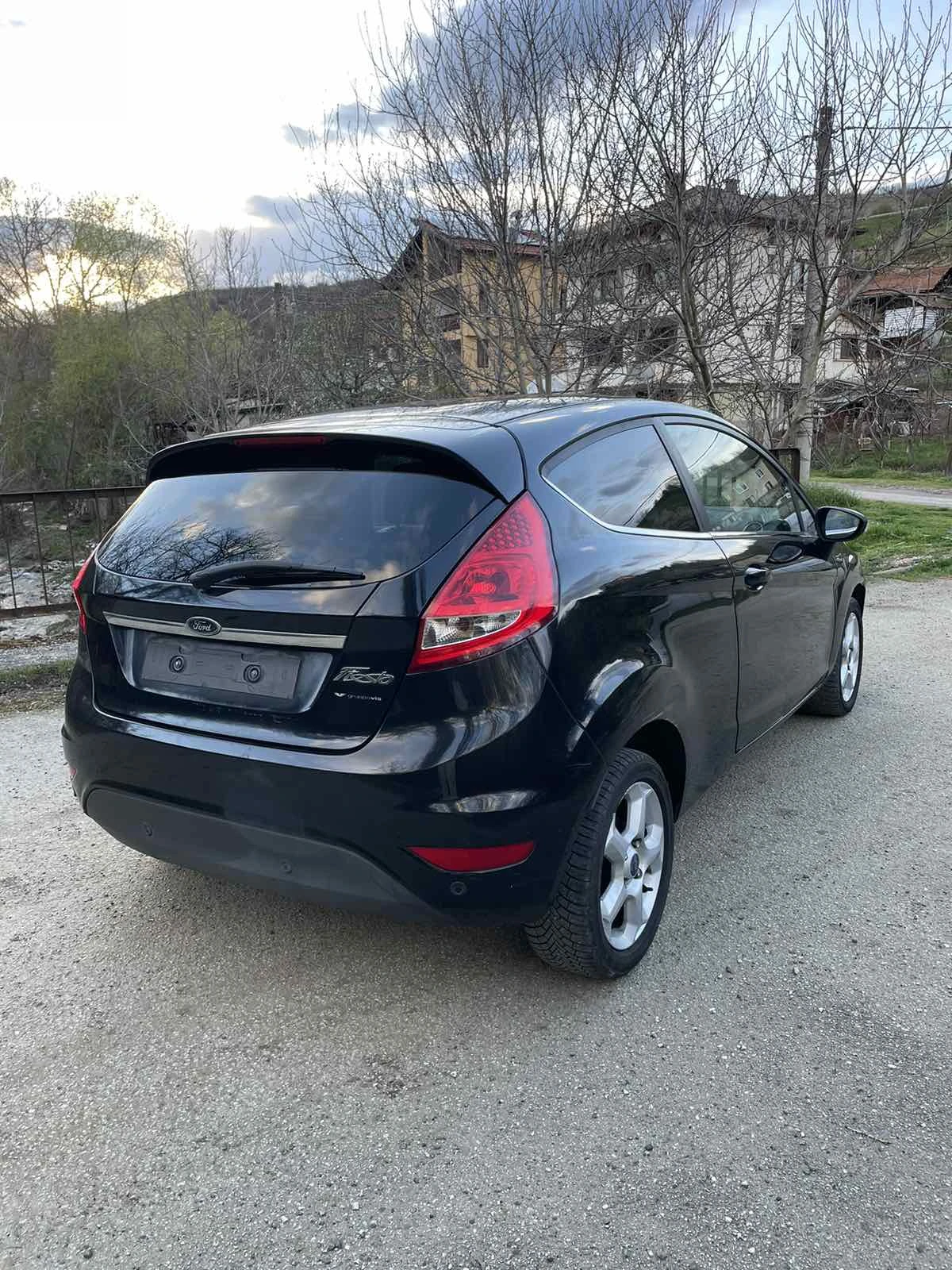 Ford Fiesta 1.4 ГАЗ, снимка 4 - Автомобили и джипове - 54126253