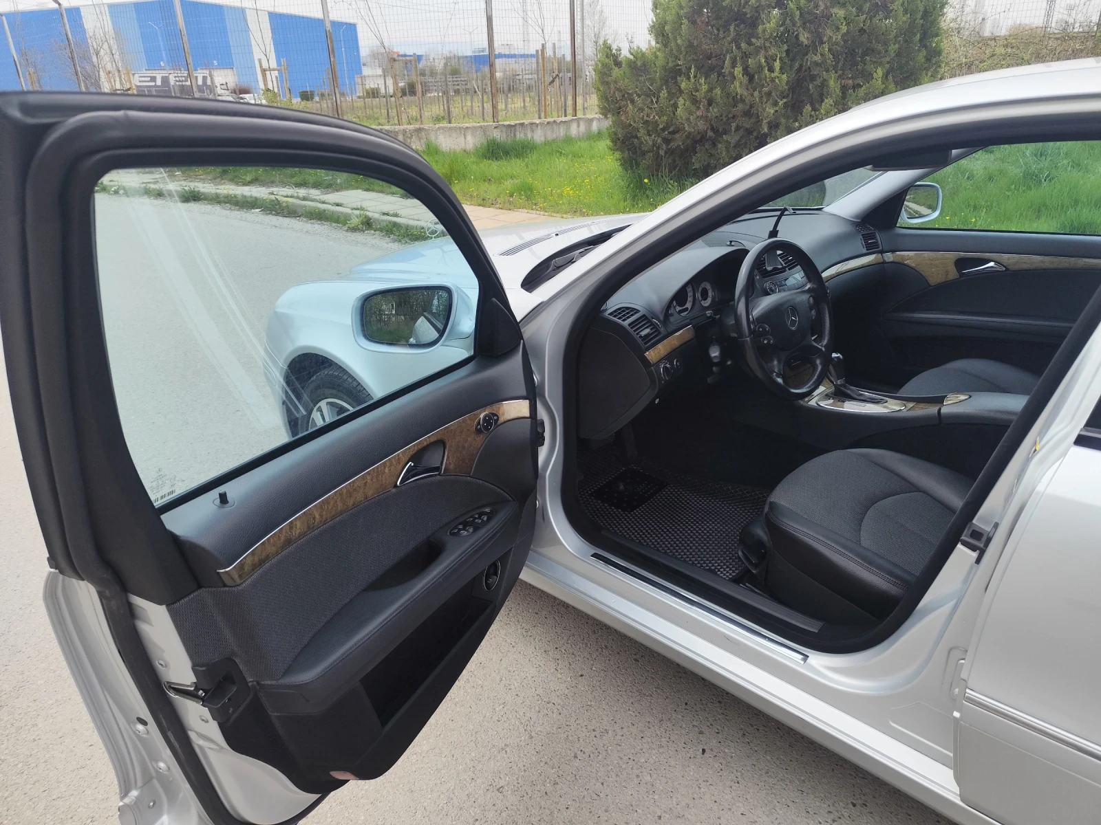 Mercedes-Benz E 280, снимка 5 - Автомобили и джипове - 54757437