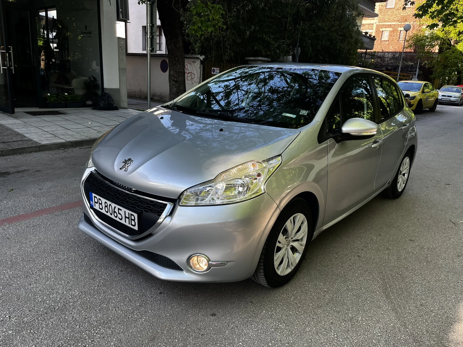 Peugeot 208 1.2 I 89000 km.