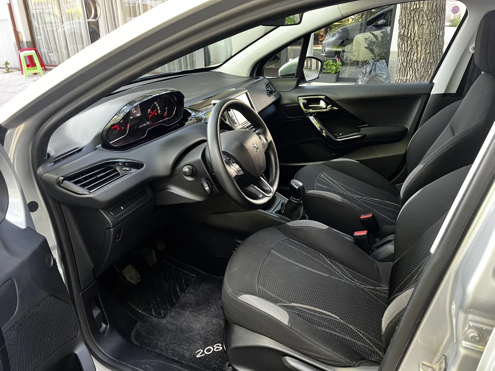 Peugeot 208 1.2 I 89000 km. | Mobile.bg � ����������� 8
