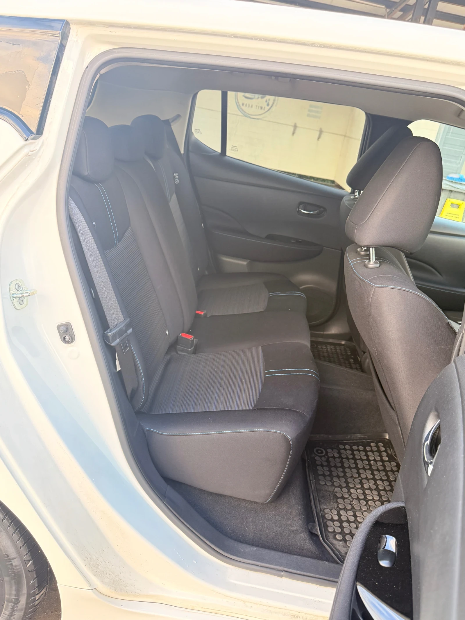 Nissan Leaf  117350км/ 40kwh / каско, снимка 13 - Автомобили и джипове - 54511839