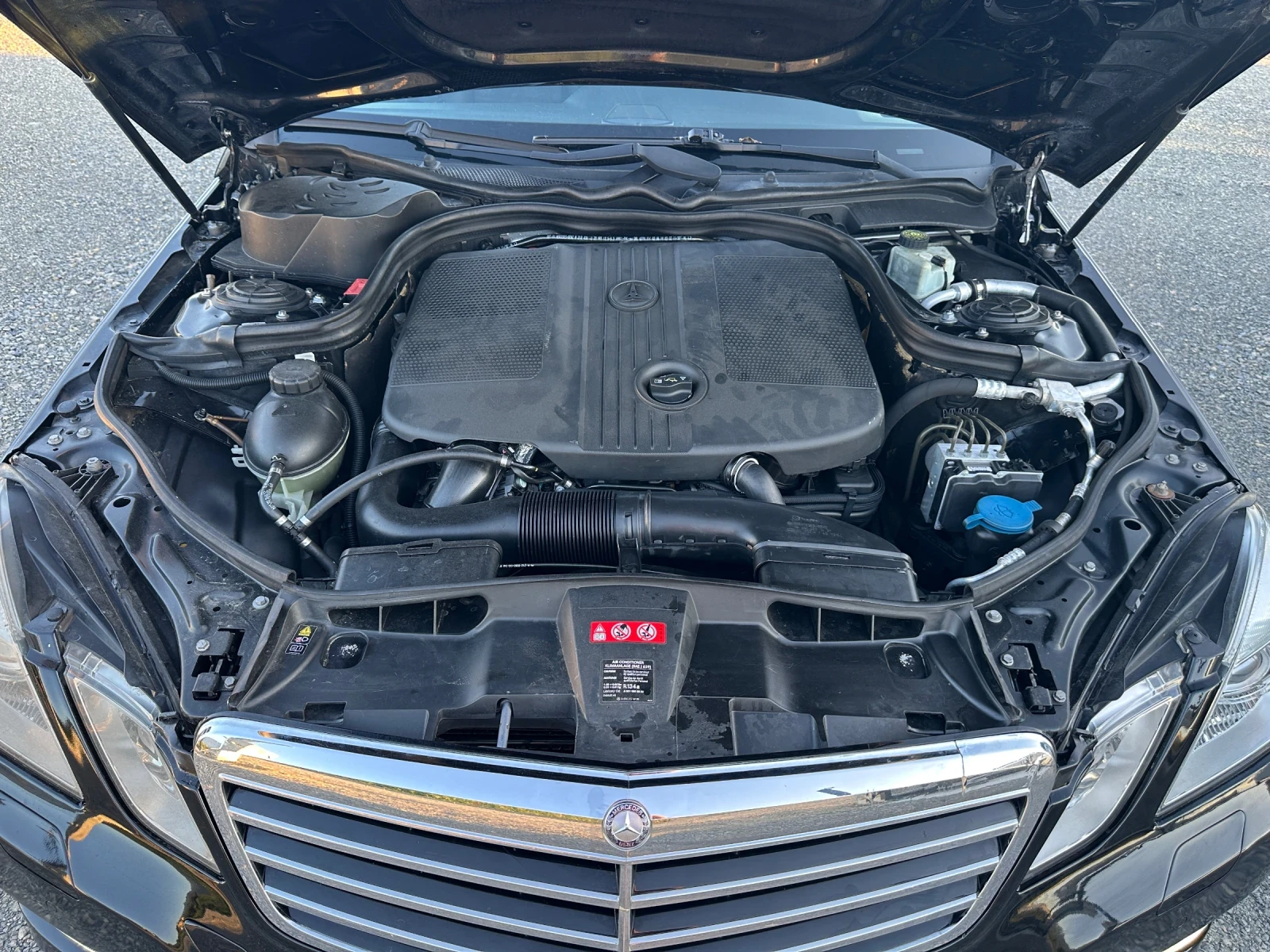 Mercedes-Benz E 220 AVANTGARDE* 2.2CDI* 170к.с* КОЖА* НАВИ, снимка 14 - Автомобили и джипове - 54682837