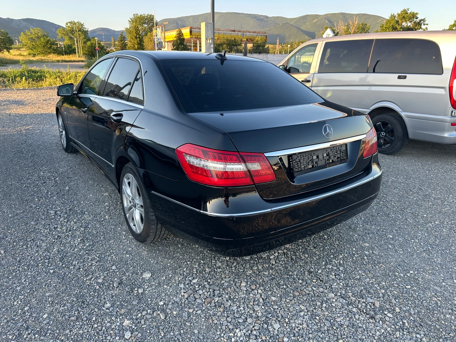 Mercedes-Benz E 220 AVANTGARDE* 2.2CDI* 170к.с* КОЖА* НАВИ, снимка 4 - Автомобили и джипове - 54682837