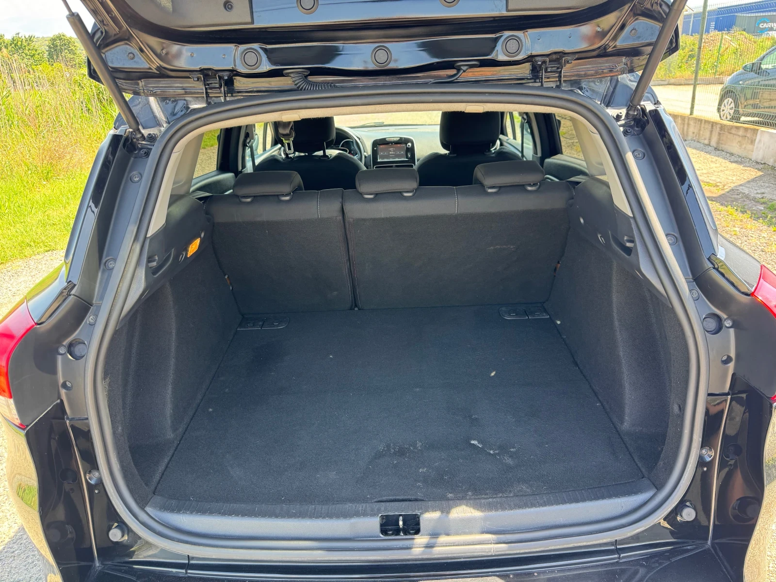 Renault Clio 1.2i * LIMITED* NAVI* SERVICE* , снимка 16 - Автомобили и джипове - 54760181